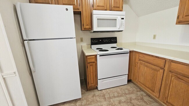 Building Photo - 544 E Windsor Dr