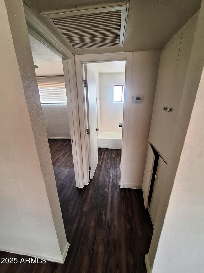 Building Photo - 1317 N 48th Pl