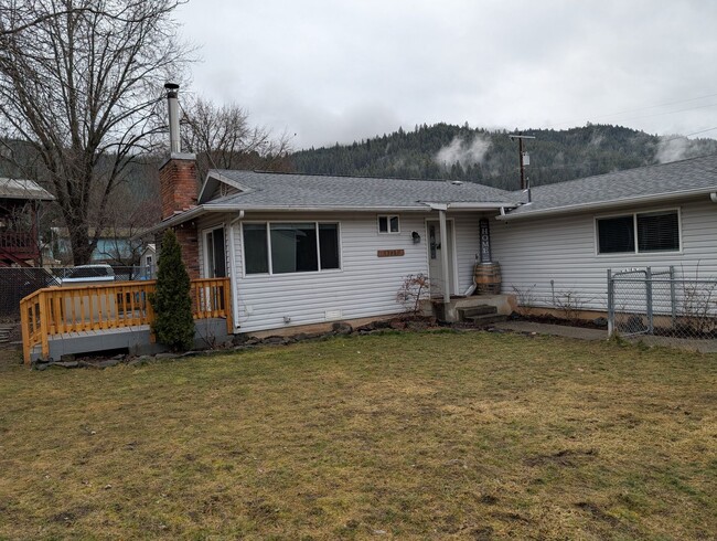 Building Photo - Beautiful 3 bedroom 2 bath Orofino house -...