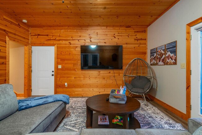 Building Photo - 629 Cherry Hill Dr