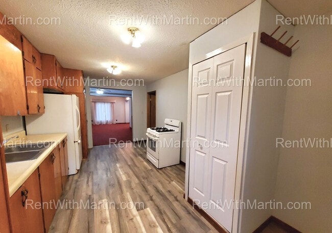 Building Photo - FOR RENT- Lovely 3 bedroom home on the West Side!