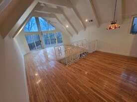 Building Photo - 548 River Bend Rd