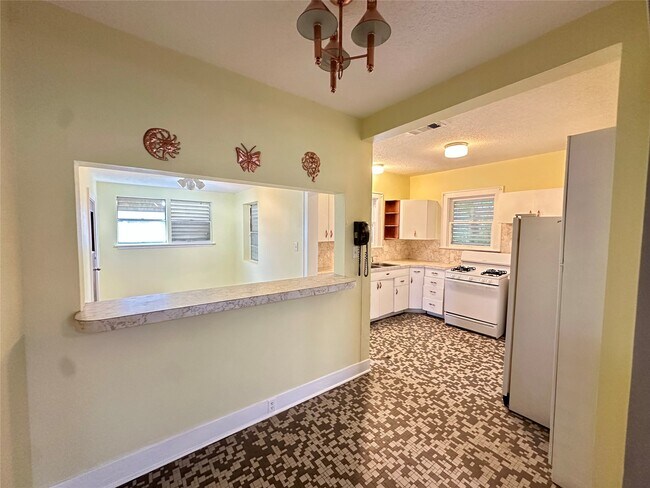 Building Photo - 3828 Avenue S 1/2