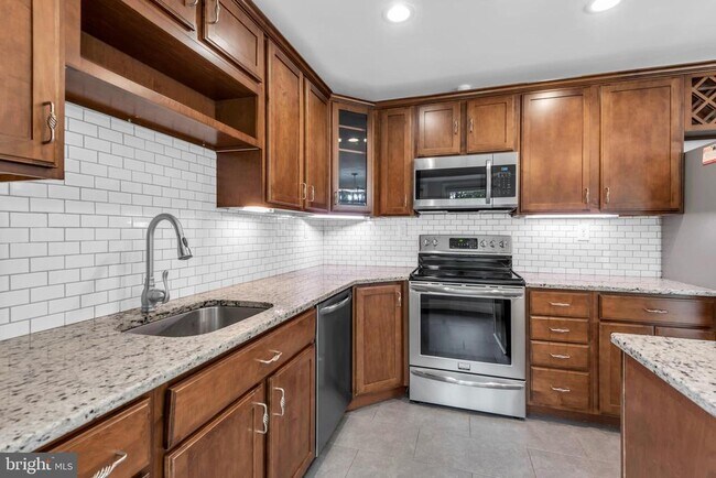 Building Photo - 644 Jasontown Rd