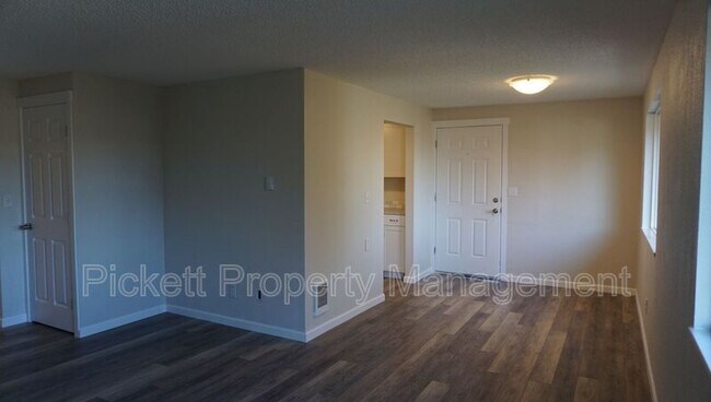 Building Photo - 917 N Cambrian Ave