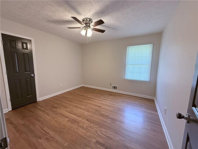 Building Photo - 40 Salem Ridge