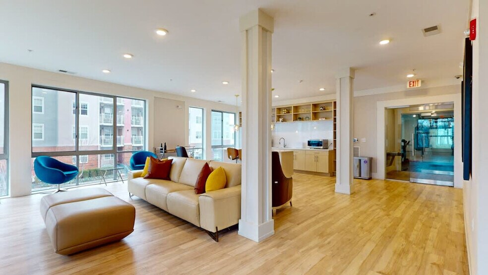 Building Photo - 545 Bedford St