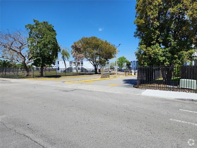 Building Photo - 6251 SW 131st Ct