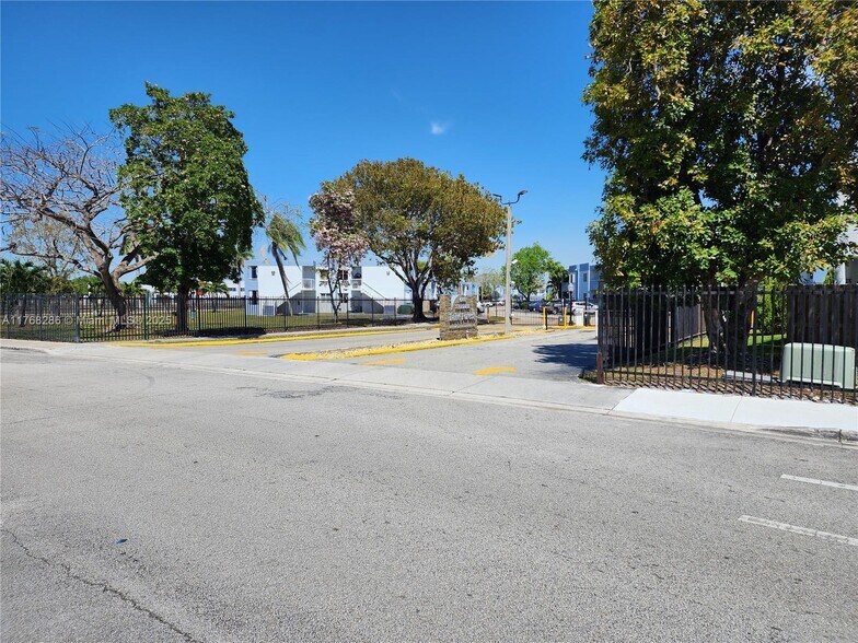 Primary Photo - 6251 SW 131st Ct