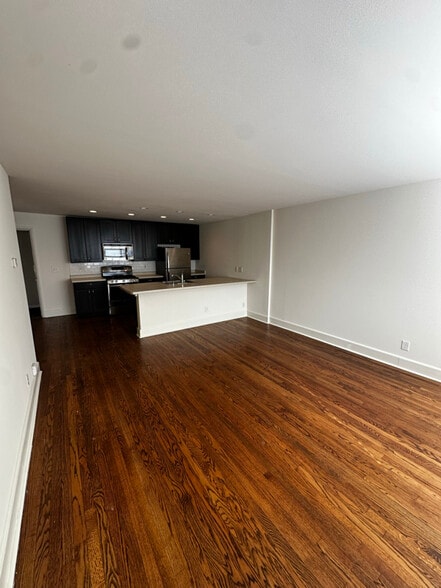 Building Photo - 1039 N Cass St