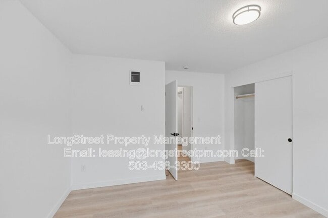Building Photo - 824 S 19th St