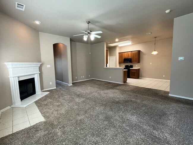 Building Photo - 1506 Poinsettia Blvd