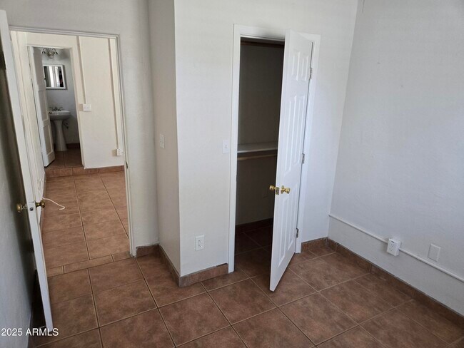 Building Photo - 145 W Wickenburg Way