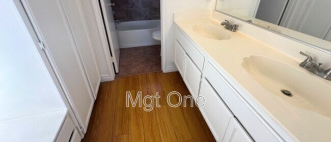 Building Photo - 13331 Barcelona Pl