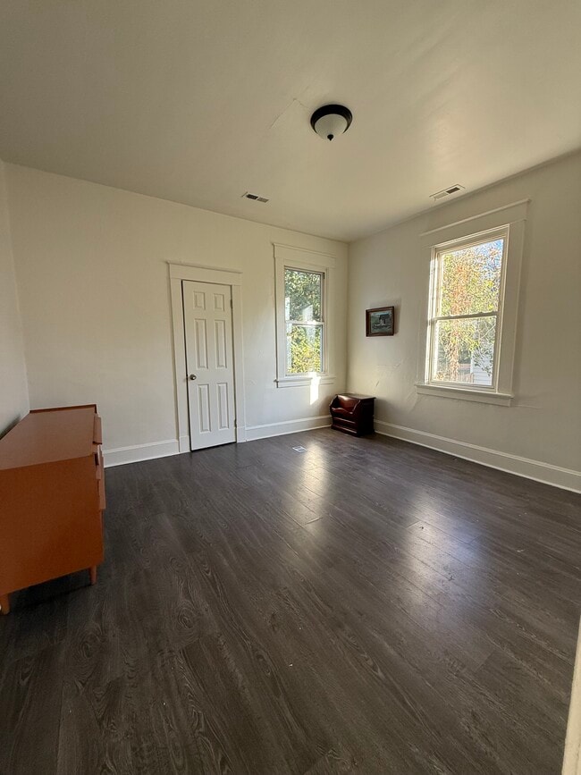 Building Photo - 1608 Columbia St