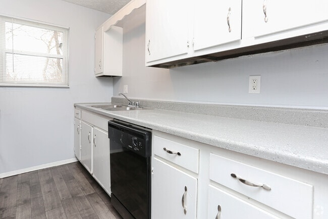 2BR, 1BA - 825 SF - Kitchen - KYKST The Kensington