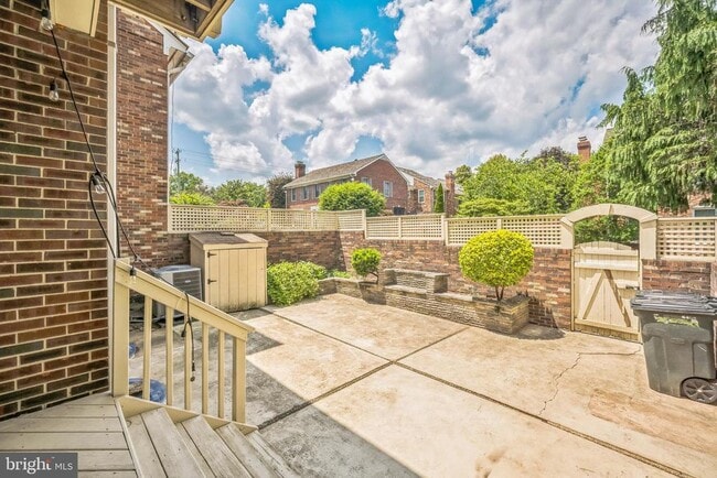 Building Photo - 7330 Lewinsville Park Ct