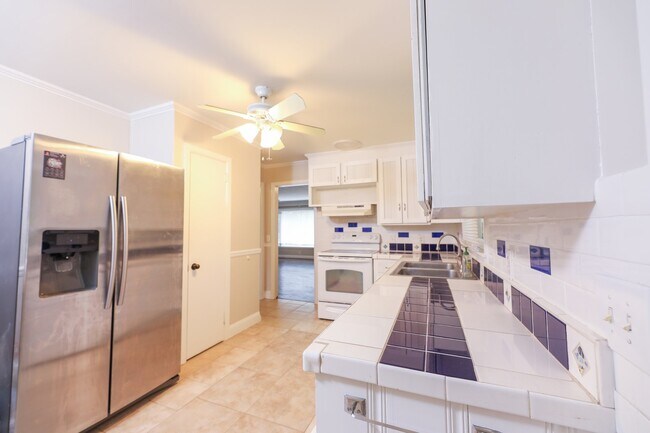 Building Photo - 522 N 25th St