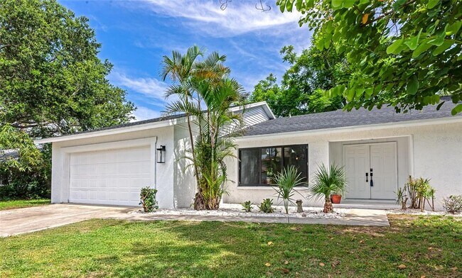 Primary Photo - 1658 Ridgewood Ln