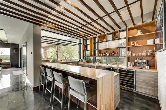 Building Photo - 8542 Meadowbrook Dr