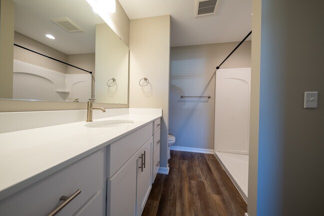 Building Photo - 1121 Dorothy Ln