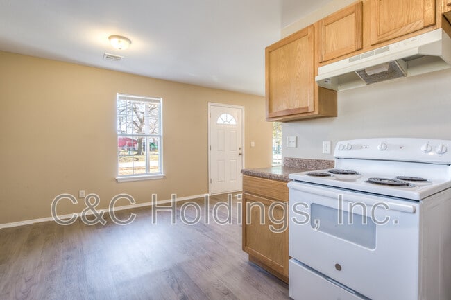 Building Photo - 914 Rockwood Ave