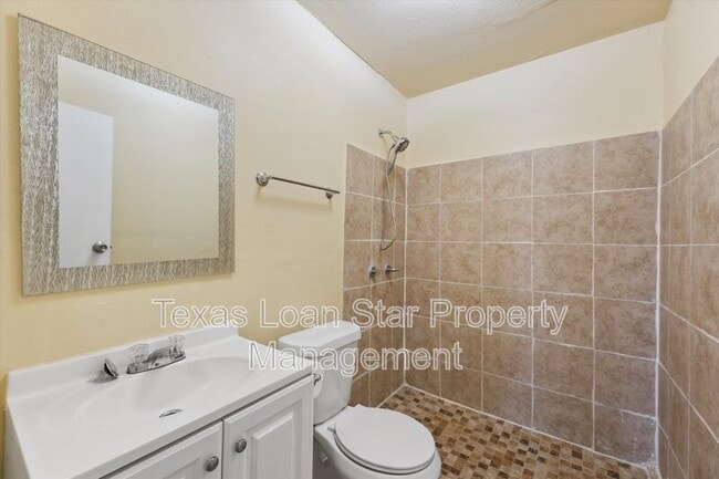 Building Photo - 1107 Defender St