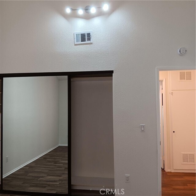 Building Photo - 1419 W 179th St