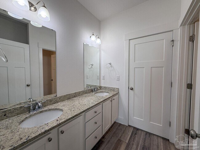 Building Photo - 6169 Jenks Dr