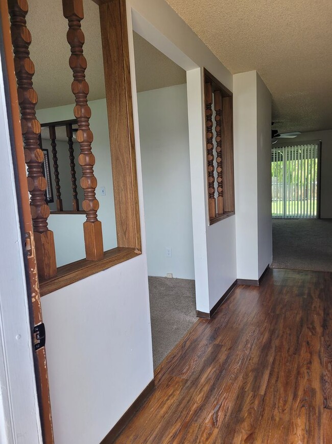 Building Photo - 3 bedrooms 2 bath