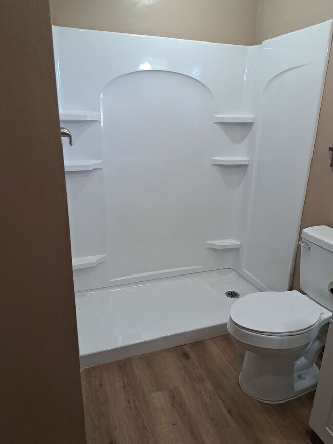 Building Photo - 523 E 8th St