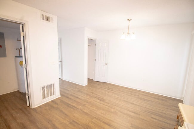 Building Photo - 251 Knight Dr