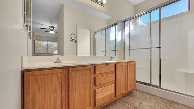 Building Photo - Great location near Bell Rd in Surprise! A...