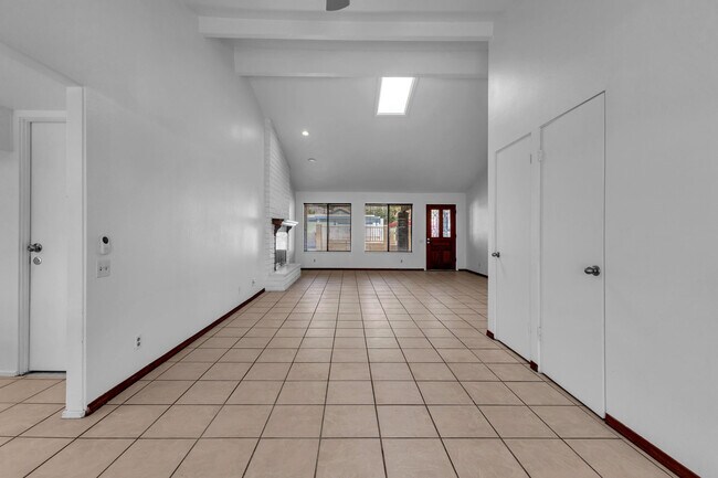 Building Photo - 53780 Avenida Diaz