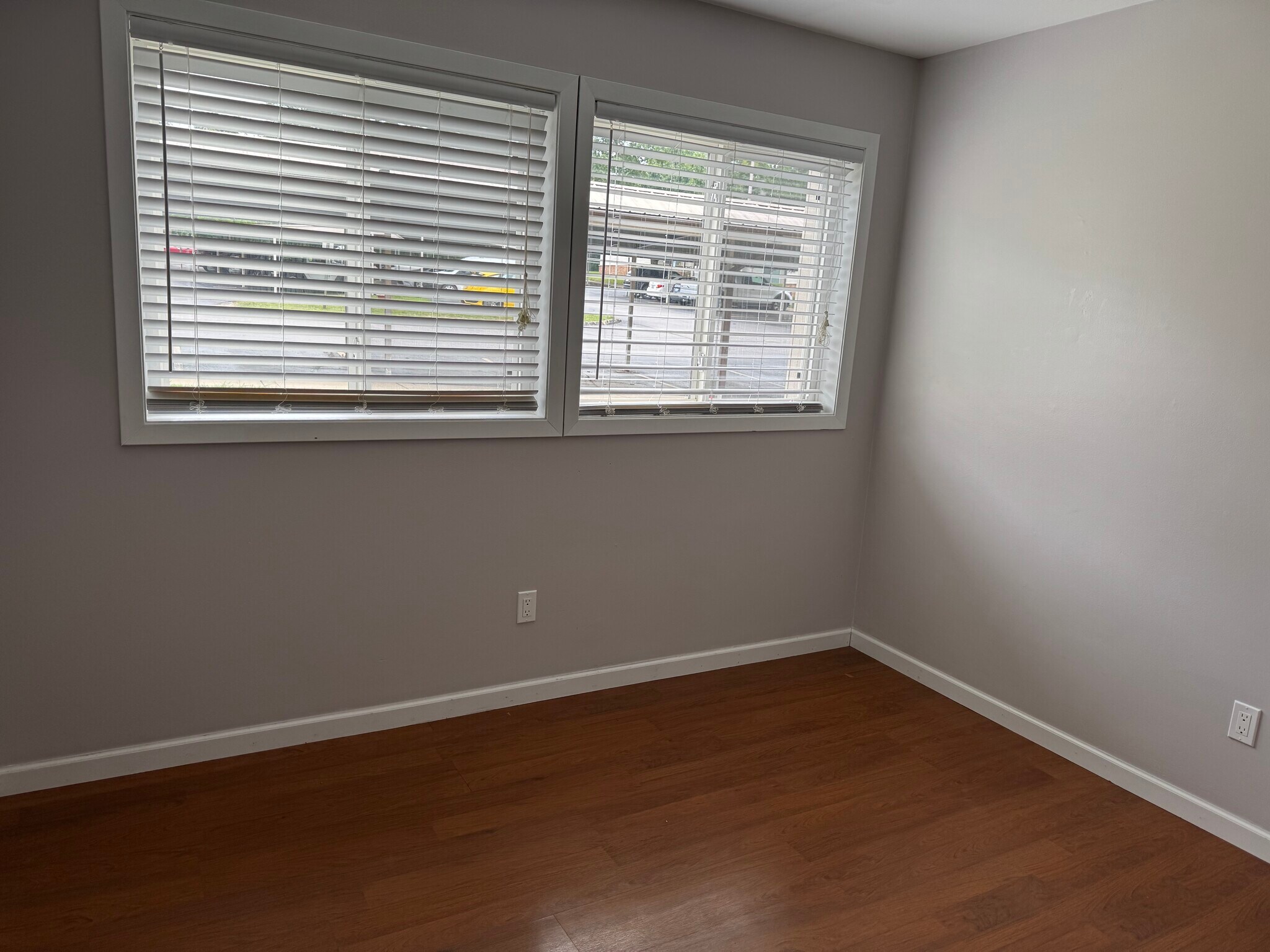 Building Photo - 2916 Davison Ave