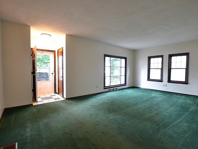 Building Photo - 719 Cowles Ave