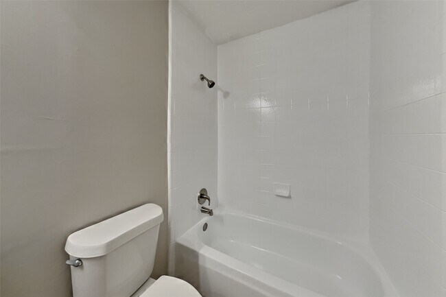 Building Photo - 18702 Timber Way Dr
