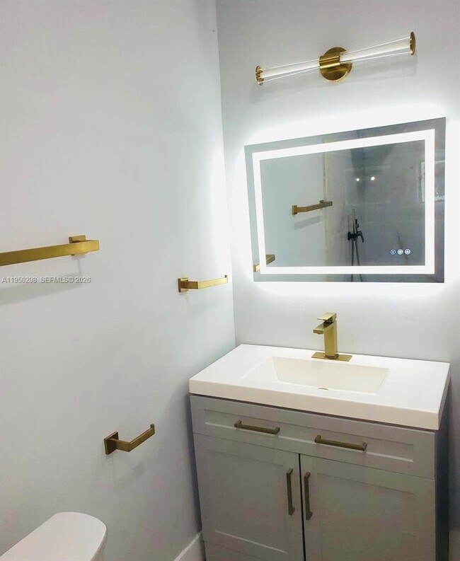 Building Photo - 270 NE 162nd St