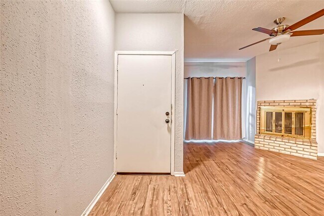 Building Photo - 9009 Richmond Ave.