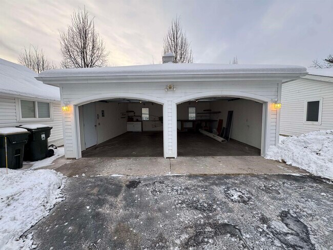 Building Photo - 122 North St