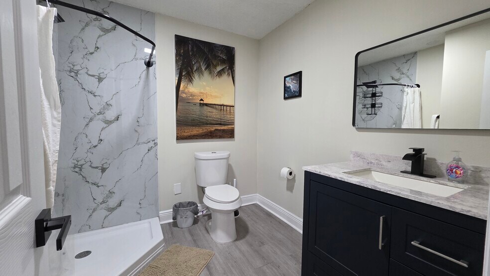 Building Photo - 1343 Poppy Ave