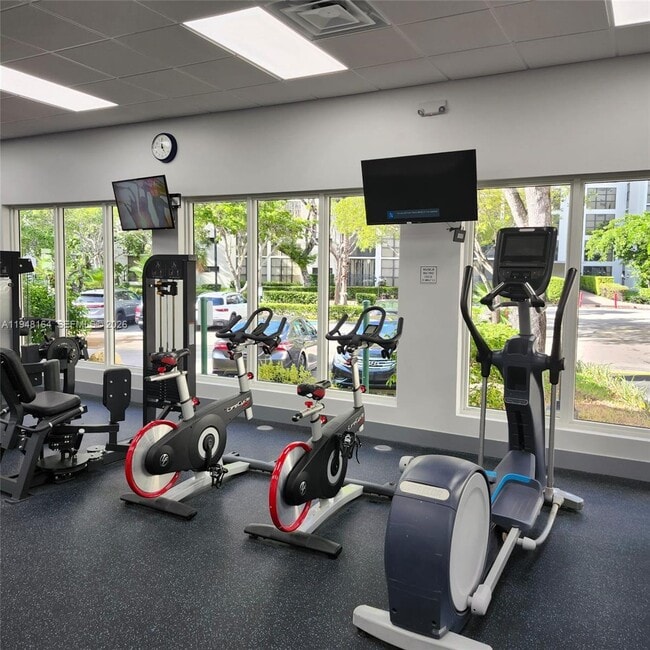 Building Photo - 17021 N Bay Rd