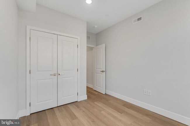 Building Photo - 1243 W Westmoreland St