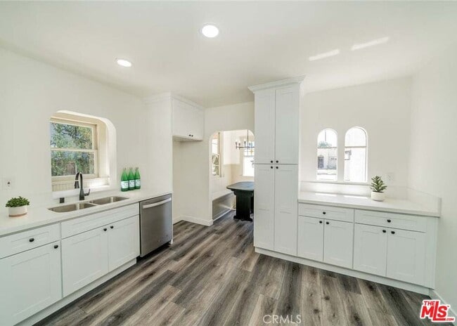 Building Photo - 4219 Sunnyside Dr