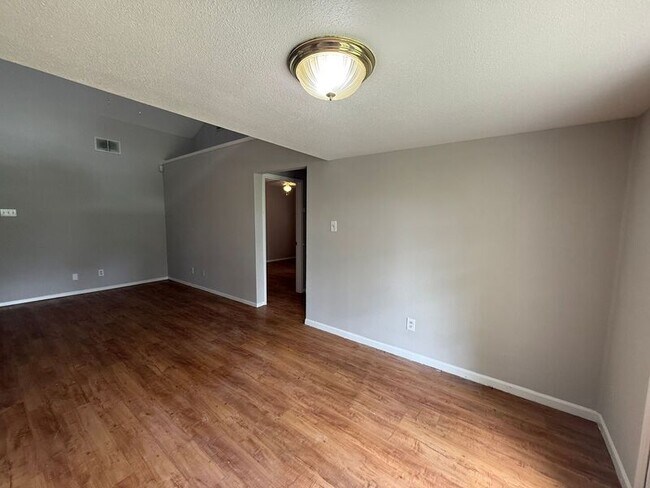 Building Photo - 609 Trout St