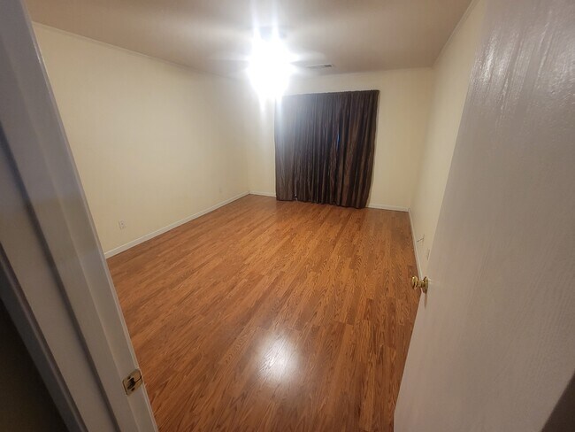 Building Photo - 1716 Country Crest Ln