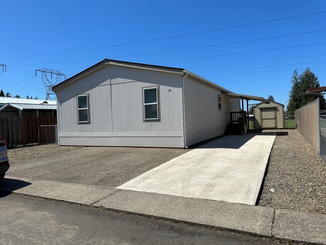 Primary Photo - Newer 3 bedroom 2 bathroom house in Thurston!
