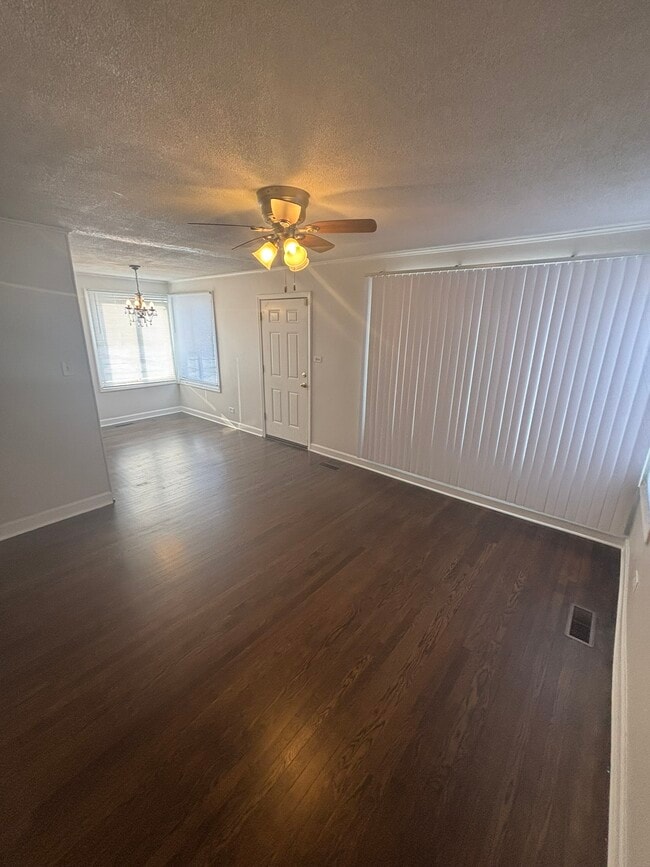 Building Photo - 14311 Woodlawn Ave