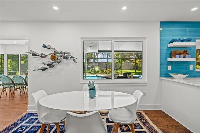 Building Photo - 2587 Ringling Blvd