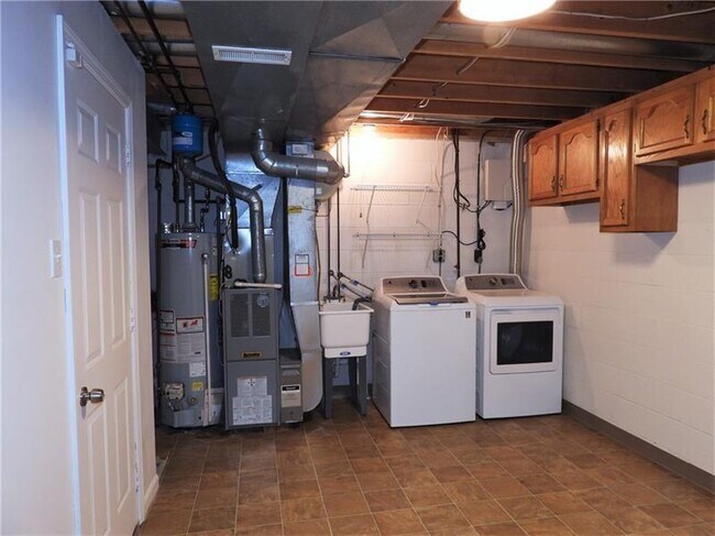 Building Photo - 2630 Birchwood Ln